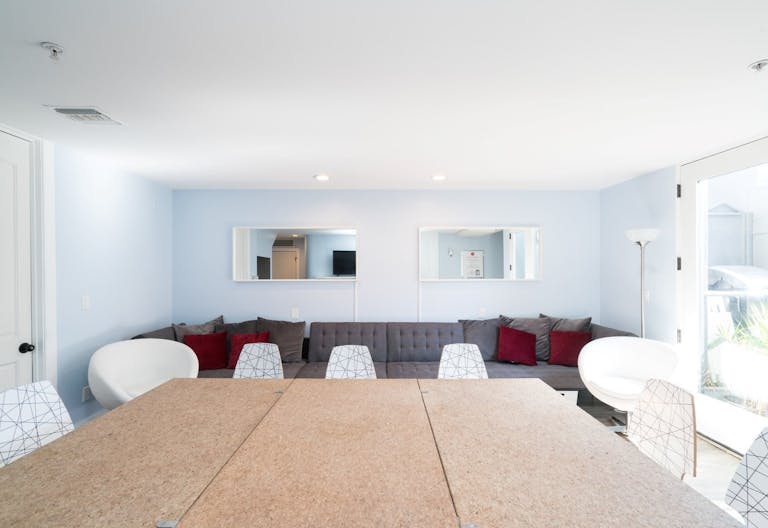 Stunning Art Deco Suite - Image 2