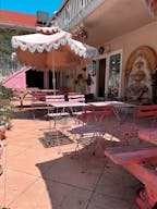 A cozy 900 sq ft caf� with nice interior in the heart of West Hollywood for every occasion - Image 1