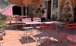 A cozy 900 sq ft caf� with nice interior in the heart of West Hollywood for every occasion - Image 1