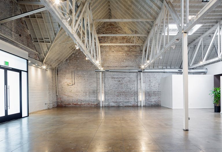 Beautiful Warehouse in South Park - Image 0