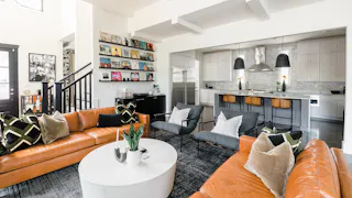 Natural light modern home - Image 3