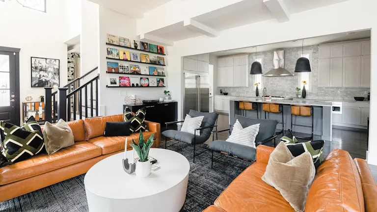 Natural light modern home - Image 3
