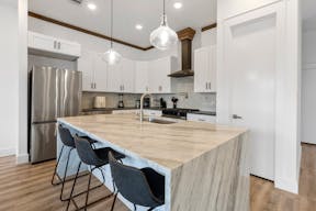 Spacious Modern Home in Houston - Image 8