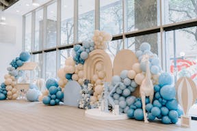 Bright and Modern Coffee Shop with Outdoor and Event Space in Downtown Dallas - Image 0