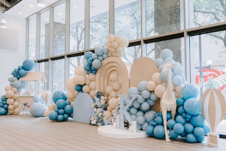 Bright and Modern Coffee Shop with Outdoor and Event Space in Downtown Dallas - Image 0