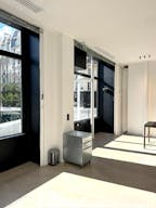 Espace Créatif Atelier-Galerie - Pop-up Lumineux avec Vitrine - Image 0