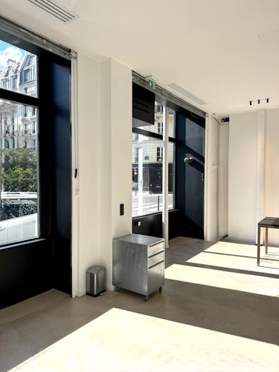 Espace Créatif Atelier-Galerie - Pop-up Lumineux avec Vitrine - Image 0