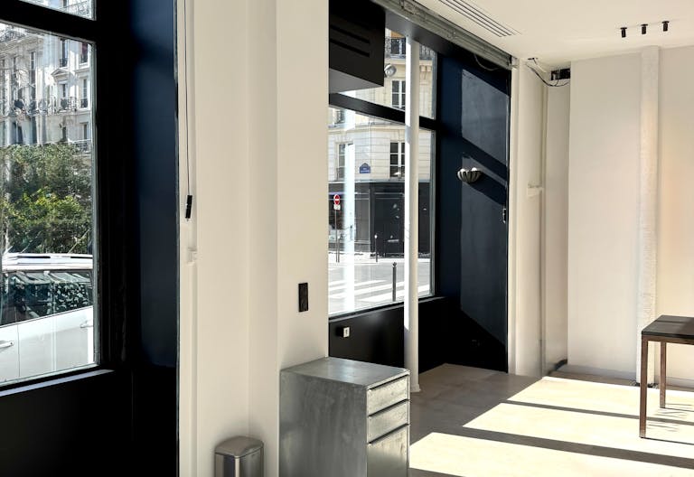 Espace Créatif Atelier-Galerie - Pop-up Lumineux avec Vitrine - Image 0