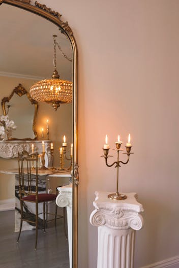 Bohemian meets Vintage apartment - Natural Light, Mantle & Brass Vintage Pieces - Image 1