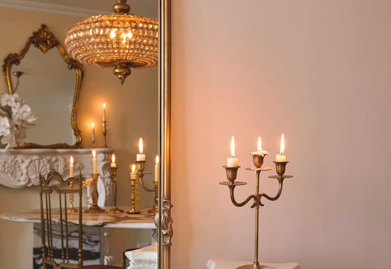 Bohemian meets Vintage apartment - Natural Light, Mantle & Brass Vintage Pieces - Image 1