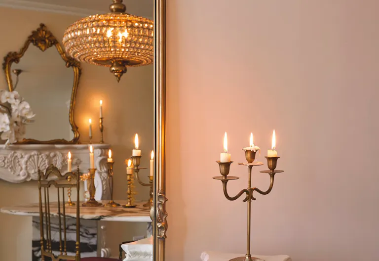 Bohemian meets Vintage apartment - Natural Light, Mantle & Brass Vintage Pieces - Image 1