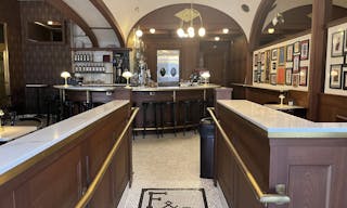 Vntage downtown cocktail bar on the ground floor of the historic Woolworth Building - Image 1