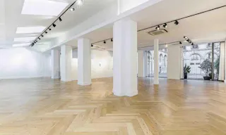 Un Showroom Prestigieux en Plein Marais - Image 2
