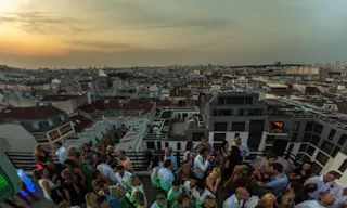 Showroom/ Rooftop - Une adresse confidentielle Design, Chic au c?ur d'un quartier anim� - Image 7