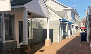 Two-Level Retail Space in East Hampton - Image 2