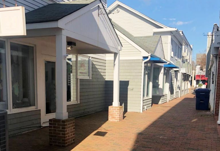 Two-Level Retail Space in East Hampton - Image 2