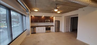 Luxury Loft with Natural Lighting Available for Small Intimate Parties - Image 7