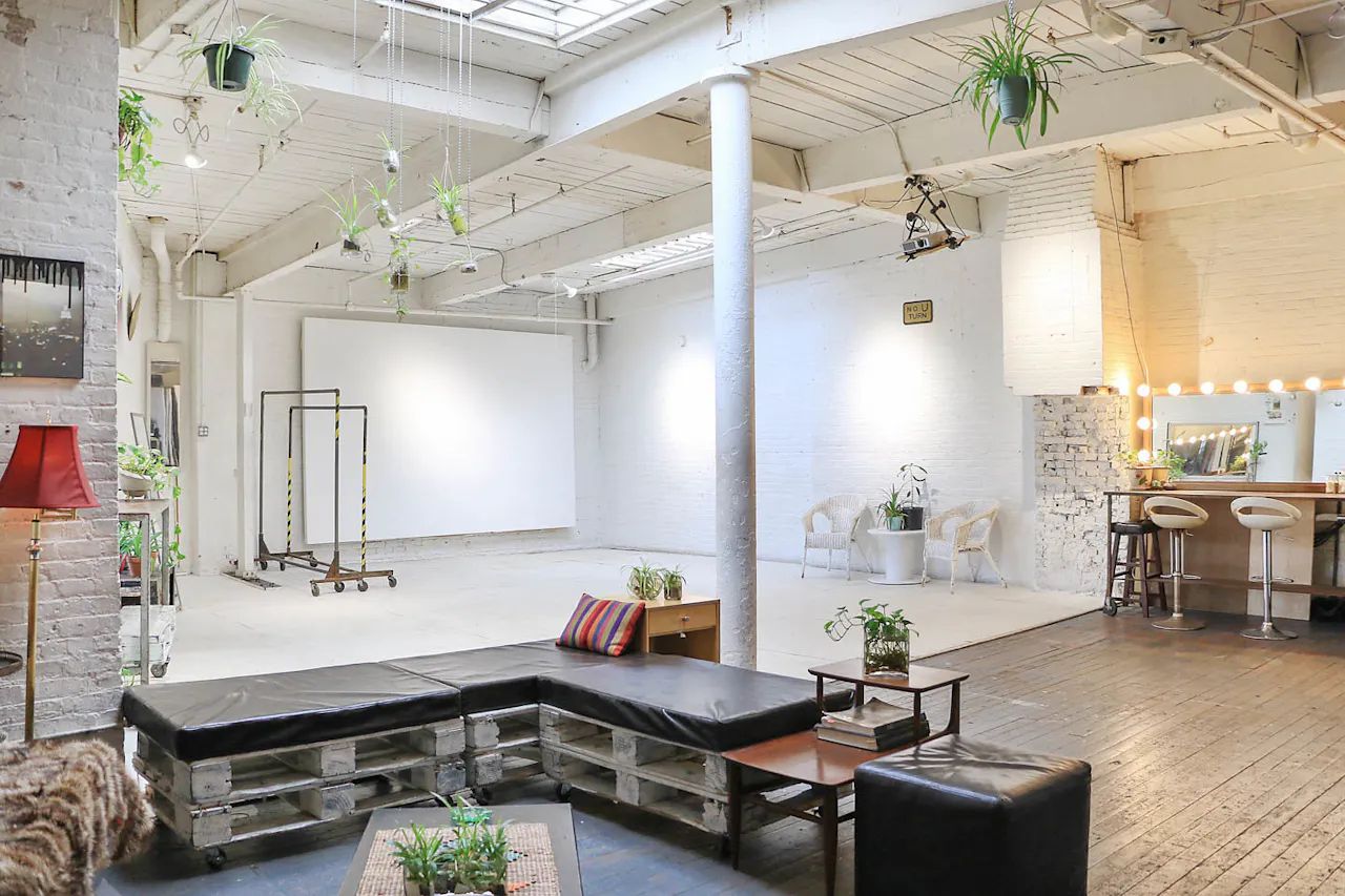Beautiful Williamsburg Loft Studio - Image 1