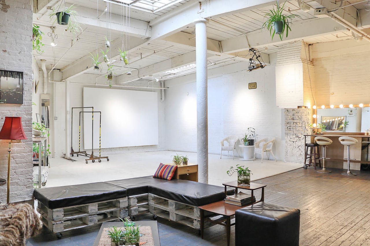 Beautiful Williamsburg Loft Studio - Image 1