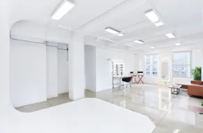 14C Creative Manhattan Showroom / Pop Up Studio Space - Image 1
