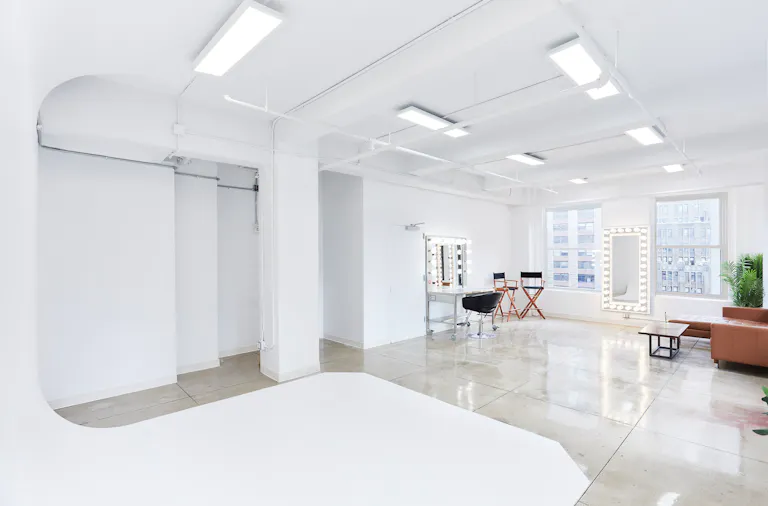 14C Creative Manhattan Showroom / Pop Up Studio Space - Image 1