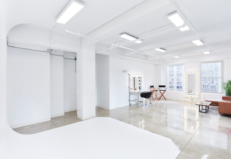 14C Creative Manhattan Showroom / Pop Up Studio Space - Image 1