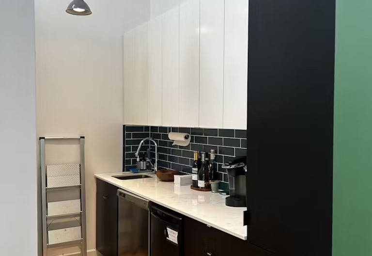 LIGHT-FILLED SHARED OFFICE SPACE IN THE HEART OF FLATIRON - Image 4