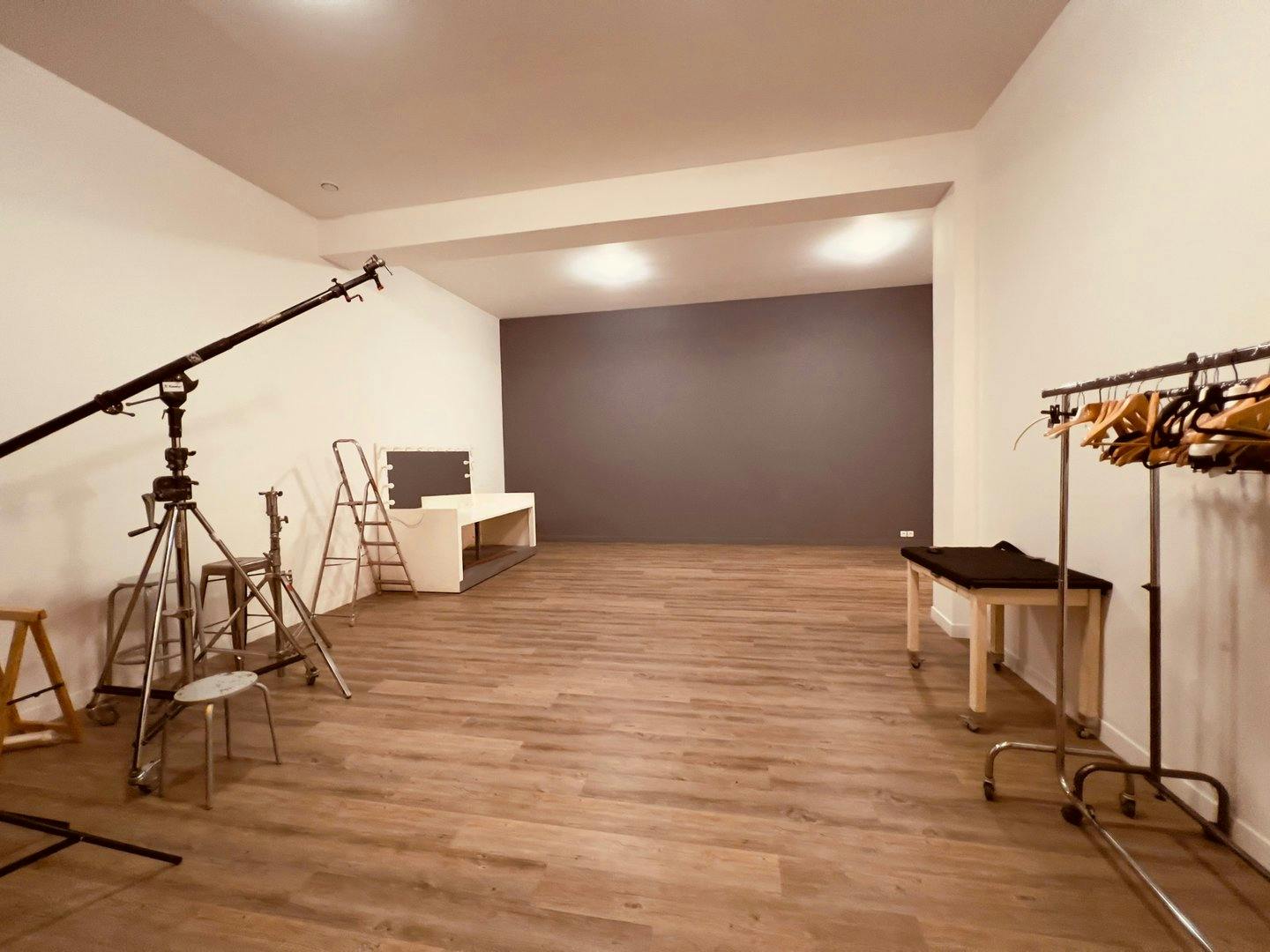 280 sqm Modular Studio and Photo Atelier in Bagnolet