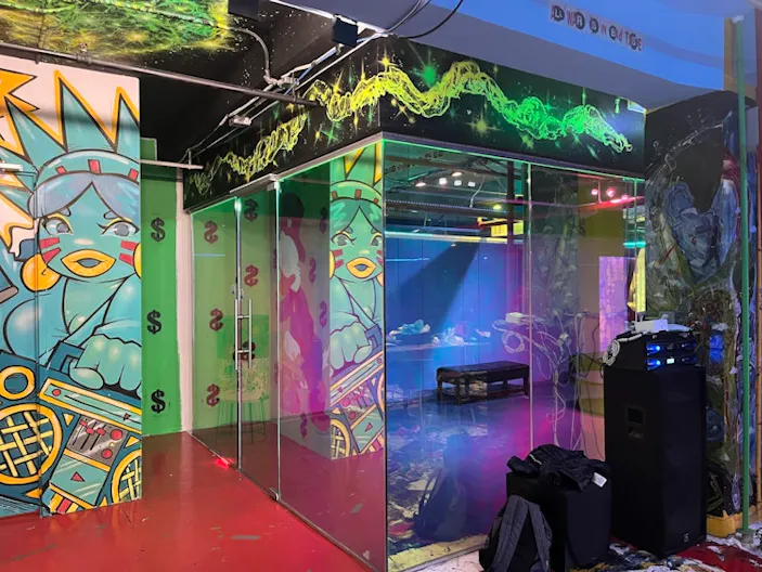 Manhattan Showroom - Image 0