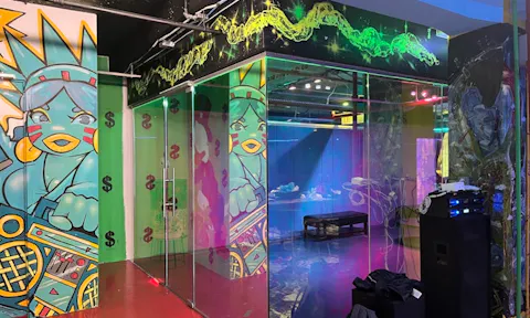 Manhattan Showroom - Image 0
