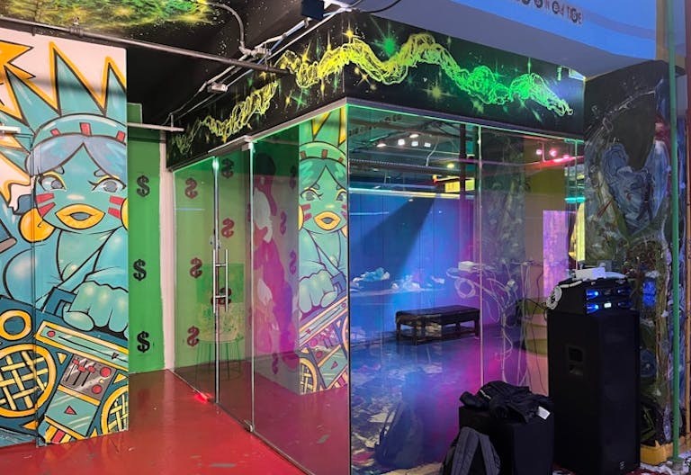 Manhattan Showroom - Image 0