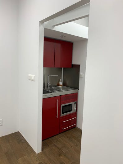 Gallery / Showroom space between Bastille and R�publique - Image 4