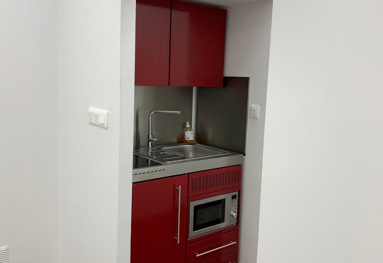 Gallery / Showroom space between Bastille and R�publique - Image 4