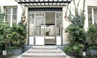 Rue Saint Merri Grand Showroom - Image 8