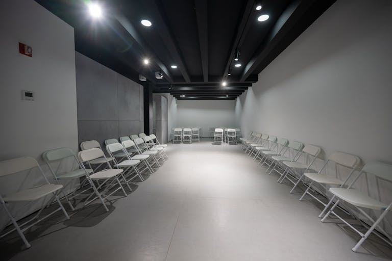 A sun-drenched, spacious storefront nestled in the heart of Midtown Manhattan. - Image 1