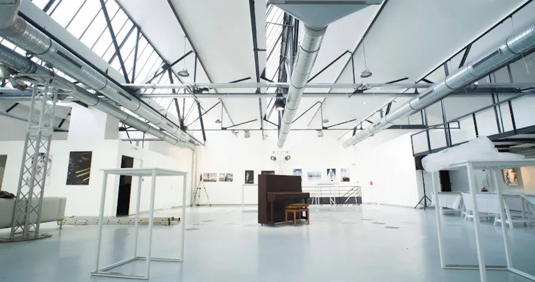 La Verrière Totale -  L'univers d'un loft new-yorkais dans une ancienne usine réhabilitée - Image 0