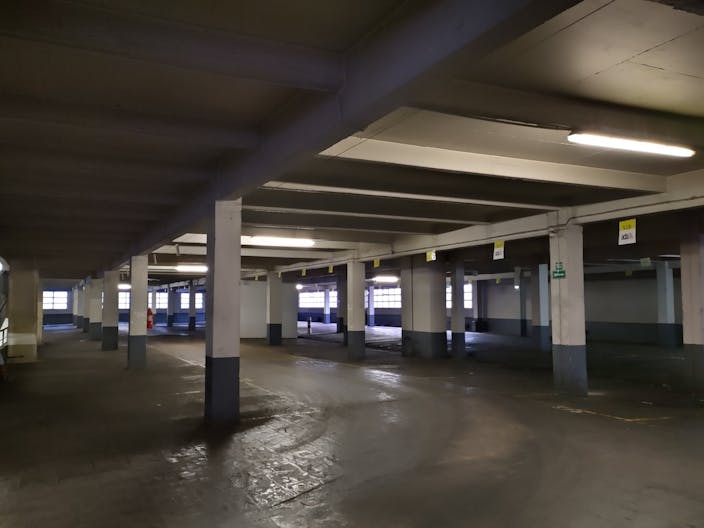 Former Garage with Rooftop - Image 2