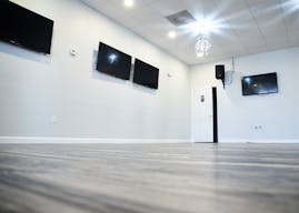 Easy assembly event space for rent - Image 2