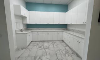 Empty Medical Office Space with Huge and Beautiful Reception Area. - Image 2