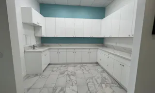 Empty Medical Office Space with Huge and Beautiful Reception Area. - Image 2