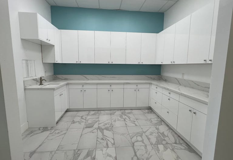 Empty Medical Office Space with Huge and Beautiful Reception Area. - Image 2