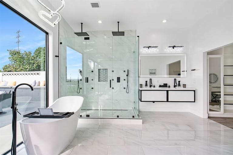 Super Mansion with Los Angeles 360 Views - Image 3