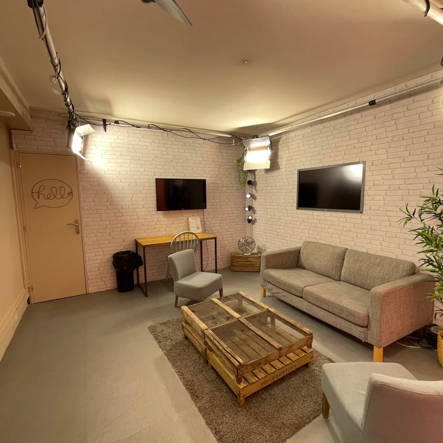 Studio Photo - Image 1