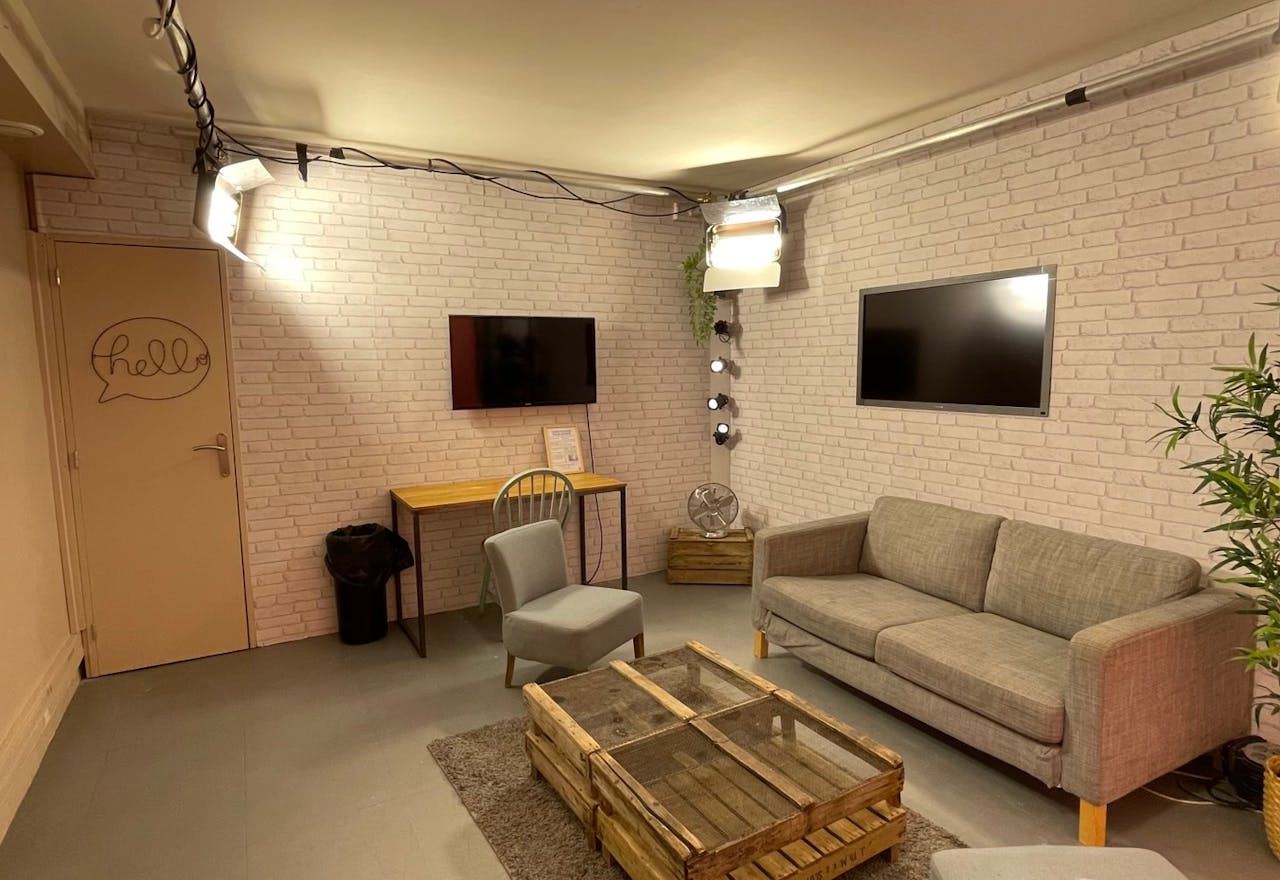 Studio Photo - Image 1