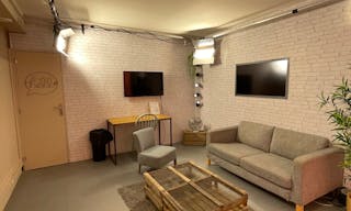 Studio Photo - Image 1