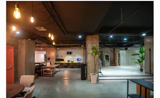 Elevate Your Event Experience in Istanbul's Chic Studio - Image 8
