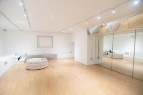 Gorgeous Midtown Gallery Retail Space - Image 7