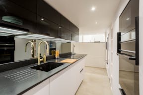 Charming showroom in le Marais - Image 10