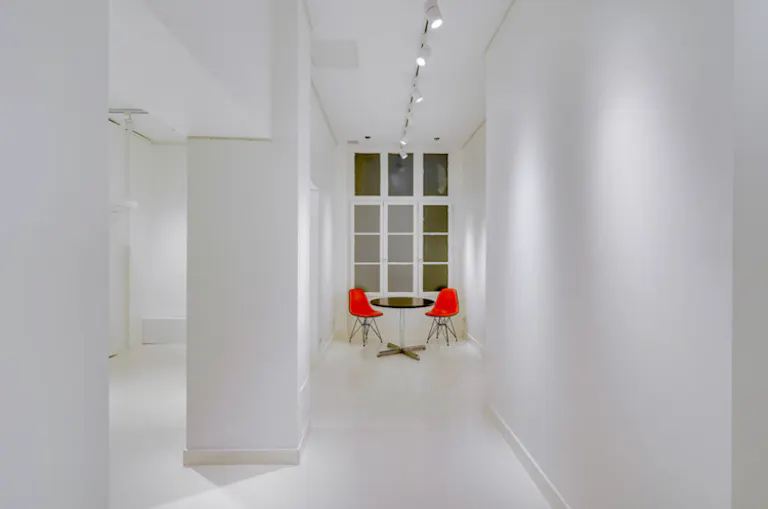 Great Pop Up Boutique in Le Marais - Image 2