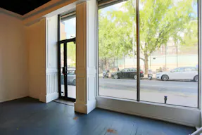 SoHo Chic Showroom - Image 1